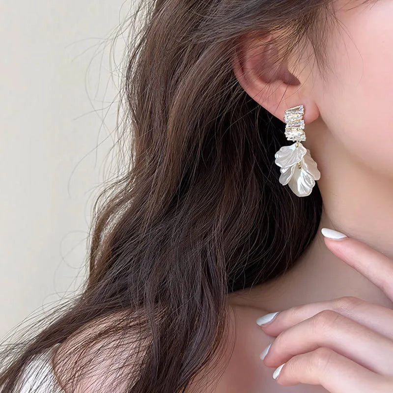 Glossy Earrings White Shell Flower