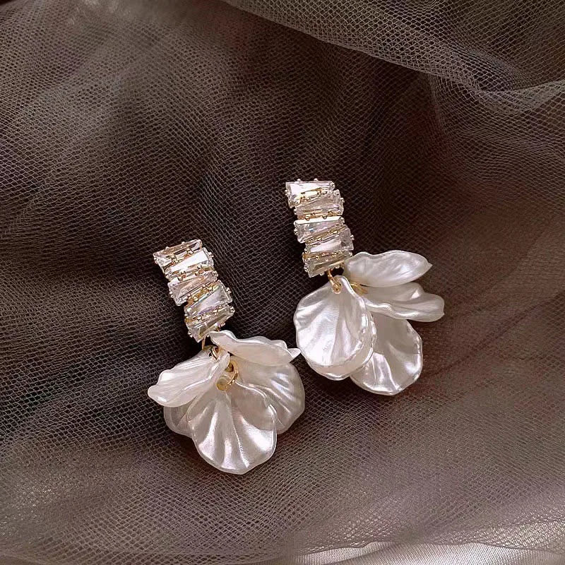 Glossy Earrings White Shell Flower