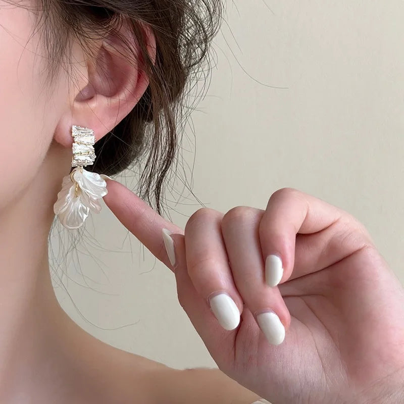 Glossy Earrings White Shell Flower